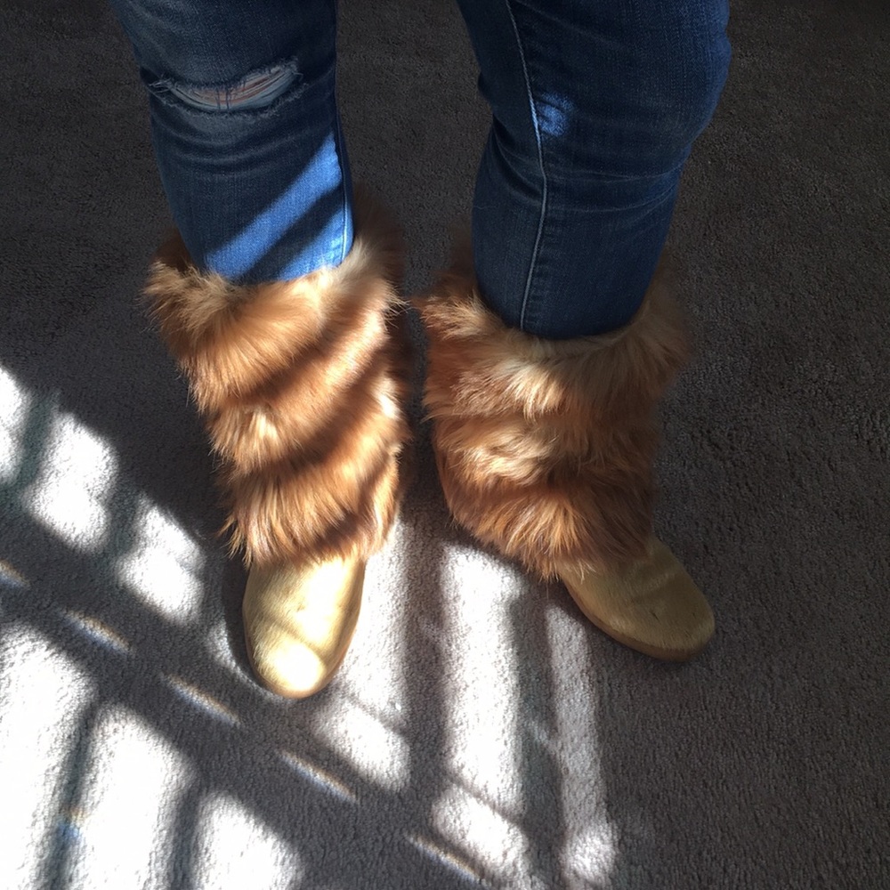 Real fur snow boots, 8